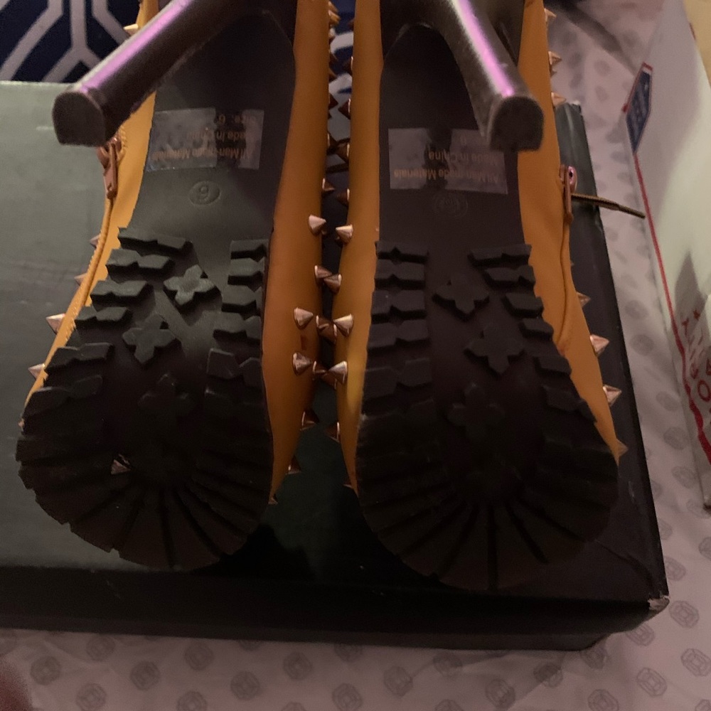 Woman shoes